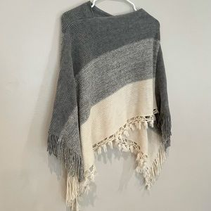 Poncho Sweater Gray/Cream